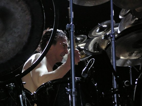 799px-Terry_Bozzio_Fantomas_Quart_Festival_2005